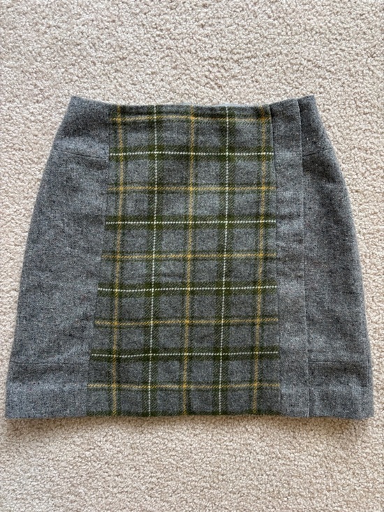 Banana Republic Dresses & Skirts - Banana Republic Gray Mini Skirt with Green & Yellow Plaid Panel